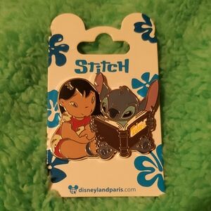 Disneyland Paris Lilo and Stitch Reading Pin